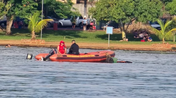 Bombeiros fazem buscas por homem que teria se afogado na Prainha de Salto Grande