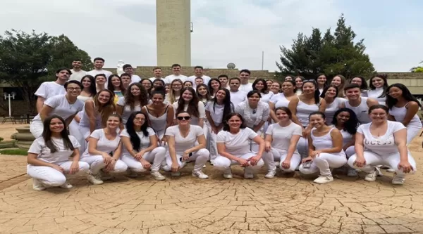 Acadêmicos de Biomedicina da UNIFIO lançam  livro "Manual de Habilitação em Biomedicina"