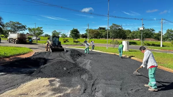 Prefeitura de Ourinhos inicia reparo asfáltico no acesso do Jardim Itamaraty 
