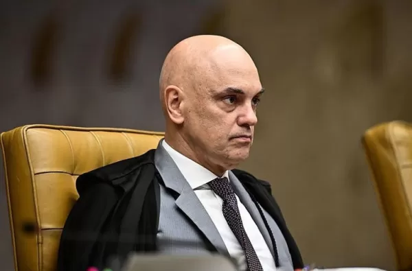 Alexandre de Moraes nega prisão domiciliar a Jair Bolsonaro após laudo indicar saúde controlada