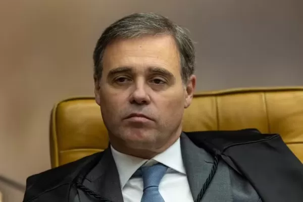 TSE decide que Lula e Flávio Bolsonaro devem divulgar seus próprios sigilos e que Justiça Eleitoral não pode intervir