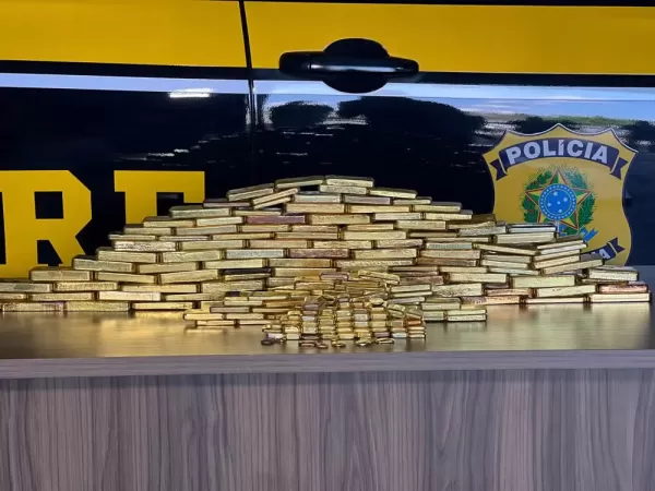 PRF apreende 103 kg de ouro avaliados em R$ 61 milhões em Roraima; empresário é preso