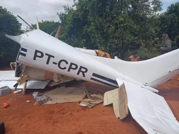 PF intercepta aeronave com drogas; suspeito é preso após pouso forçado em plantação de laranja