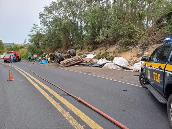Acidente na BR-153 em Ibaiti resulta na morte de motorista de carreta