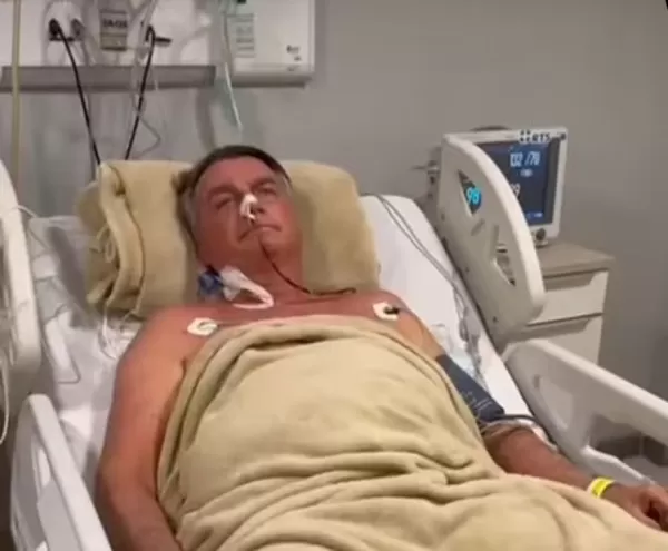 Bolsonaro deixa UTI após cirurgia de 12 horas para desobstrução intestinal