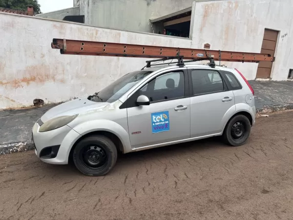 Pai e filho são detidos acusados de furtar cabos com carro falsamente caracterizado em Ourinhos