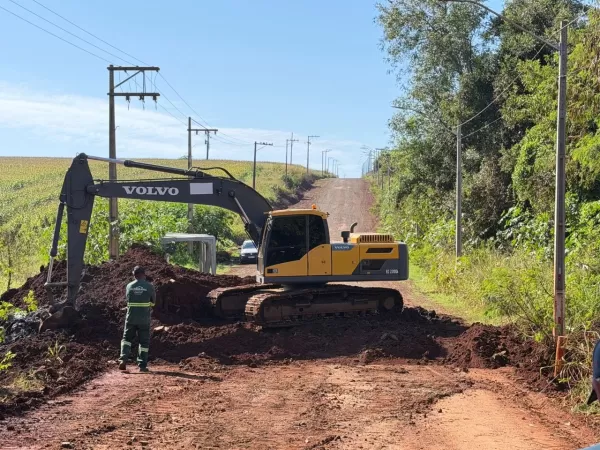 Recapeamento da Estrada Municipal Nestor Polônio tem início em Salto Grande após mais de 40 anos de espera