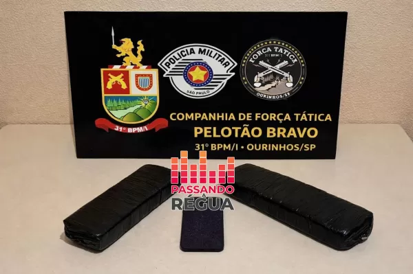 Casal é flagrado por tráfico de drogas após perseguição policial em Ourinhos; mulher é presa e homem foge