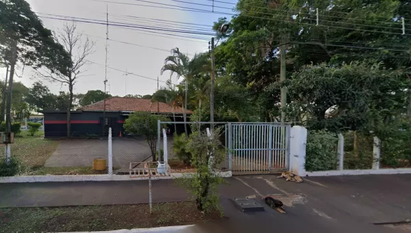 Homem é preso após invadir e depredar base da Polícia Militar durante surto em Salto Grande
