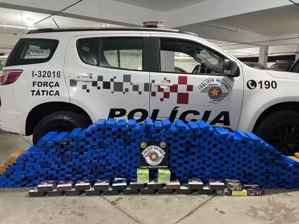 Policiais paraguaios são presos com estudantes de medicina que transportavam tijolos de maconha e cigarros eletrônicos