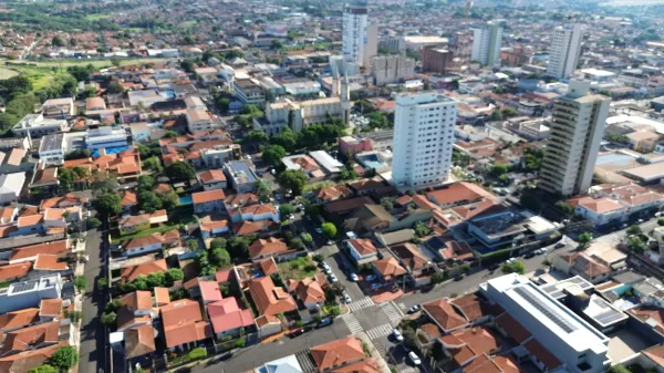 Nova frente fria muda o tempo e derruba temperaturas em Ourinhos; cidade tem alerta para tempestades neste sábado