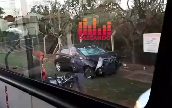 Carro e moto colidem na entrada do Pacaembu em Ourinhos
