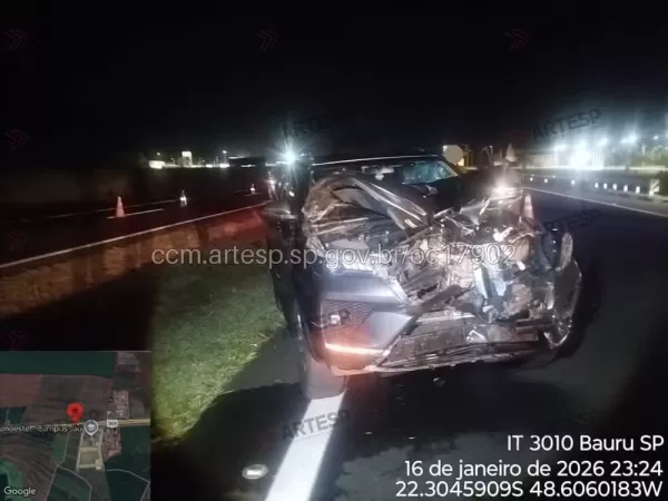 Mulher morre atropelada por caminhonete após discutir com marido e descer de carro em rodovia