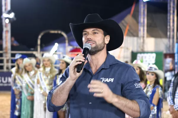 Na abertura da 55ª FAPI em Ourinhos, Lucas faz homenagem a Roque Quagliato e anuncia grandes atrações para Marcha para Jesus 