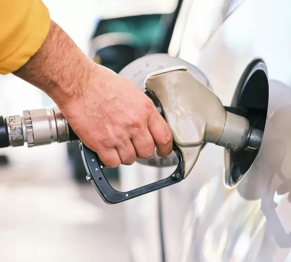 Governo Lula zera impostos federais sobre gasolina e dá subvenção extra ao diesel a 16 dias do segundo turno