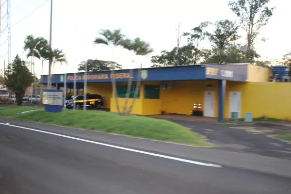 PRF apreende veículo roubado e clonado em Ourinhos; condutora afirmou desconhecer origem ilícita