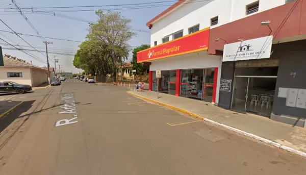 Homem é preso por roubo a farmácia em Bernardino de Campos; vítima foi ameaçada com faca