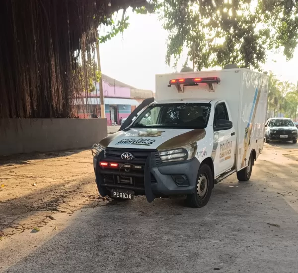 Homem é encontrado morto em praça de Andirá; autoridades investigam o caso