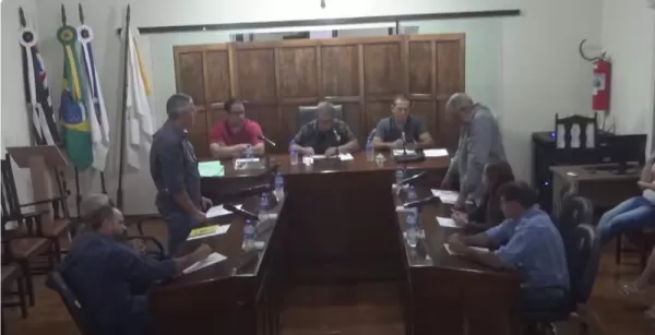 Câmara aprova aumento de salários de prefeito, vice, secretário e vereadores em Timburi