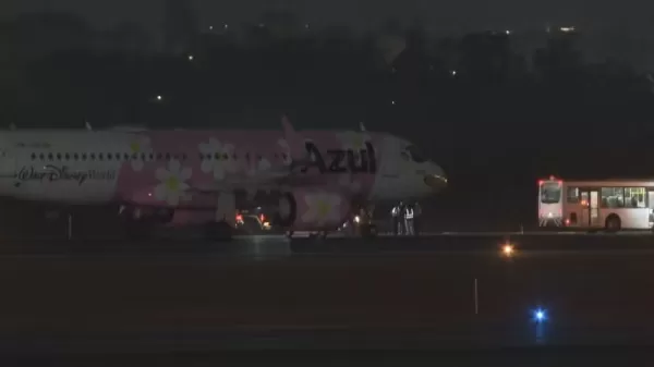 Avião da Azul faz pouso de emergência em Brasília após ameaça de bomba