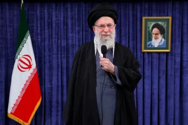 Donald Trump afirma que líder iraniano Ali Khamenei morreu em ataque dos Estados Unidos e de Israel; Irã nega informação
