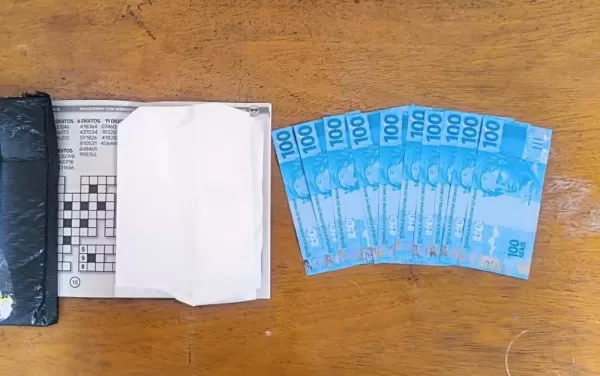 Adolescente é apreendido após receber notas falsas de R$ 100 em encomenda monitorada pela PF em Paranapanema
