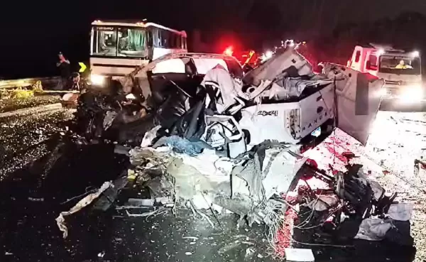 Acidente entre caminhonete e ônibus deixa um morto no norte do Paraná, dizem bombeiros