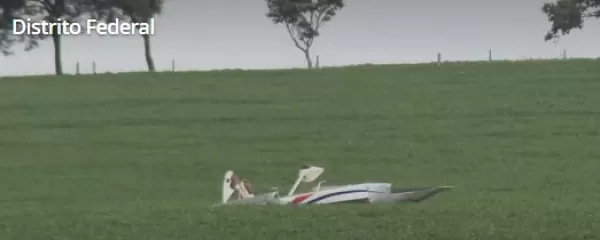 Aeronave de pequeno porte faz pouso forçado na DF-330, perto de Sobradinho, no Distrito Federal