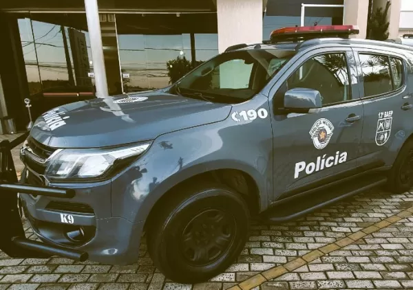 Jovem é preso por tráfico de drogas e adulteração de veículo na Avenida Jacinto Sá em Ourinhos