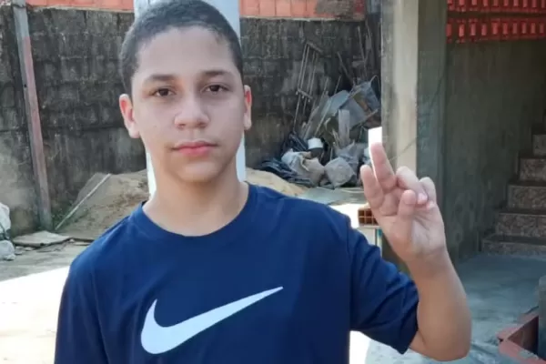 Adolescente de 13 anos morre após sofrer agressão de colegas em escola 