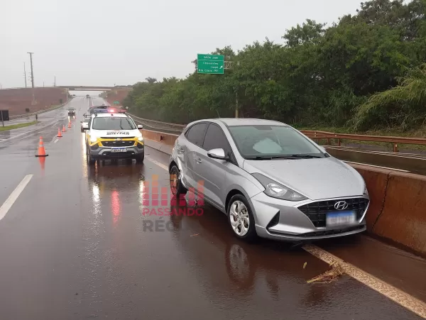 Sargento da PM de Ipaussu fica ferido após carro aquaplanar e atingir caminhão na Raposo Tavares