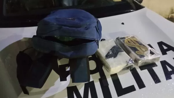 Jovem é preso com mais de 2 kg de cocaína dentro de ônibus em Santa Cruz do Rio Pardo