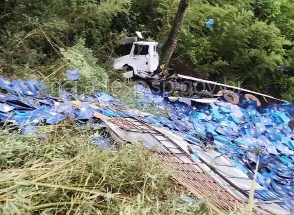 Motorista morre após perder freio e carreta cair de ribanceira no Centro-Oeste Paulista