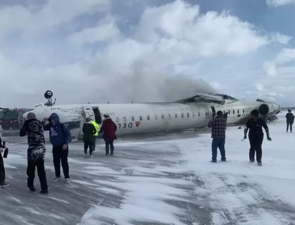 Avião da Delta capota ao pousar no Canadá e deixa três gravemente feridos
