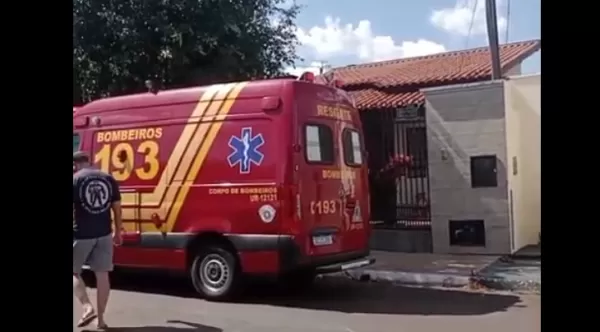 Casa pega fogo em Ourinhos