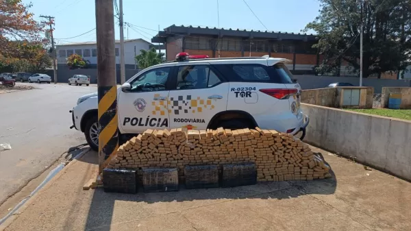 Polícia Militar apreende grande quantidade de maconha após perseguição em Santa Cruz do Rio Pardo