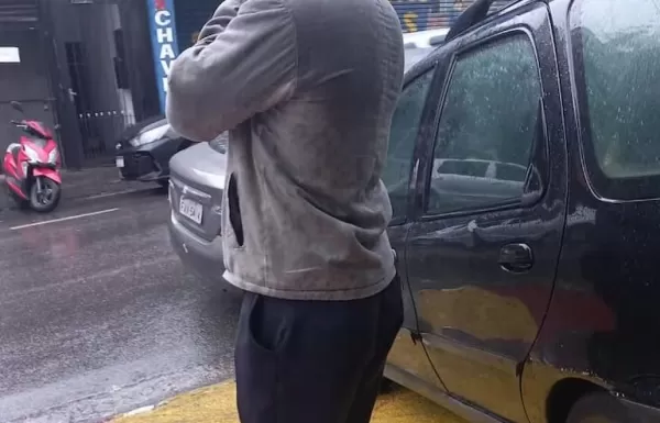 Professor de 48 anos beija, envia nudes e marca encontro com aluna de 13 fora da escola em SP