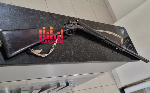 Homem é detido com espingarda do tempo do “Império” após ameaçar mulheres em bar em Ourinhos