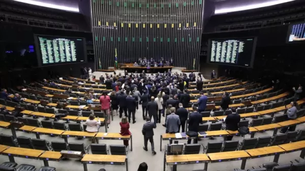 Câmara aprova PEC que cria novas regras de contratação e aposentadoria para agentes de saúde e de endemias