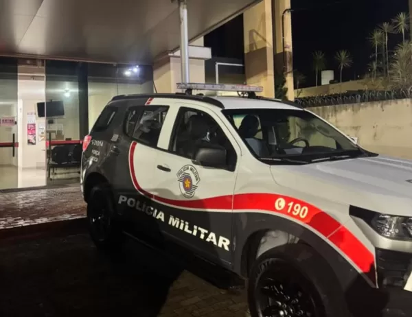 Homem é preso após agredir mãe idosa e resistir à prisão em Ipaussu