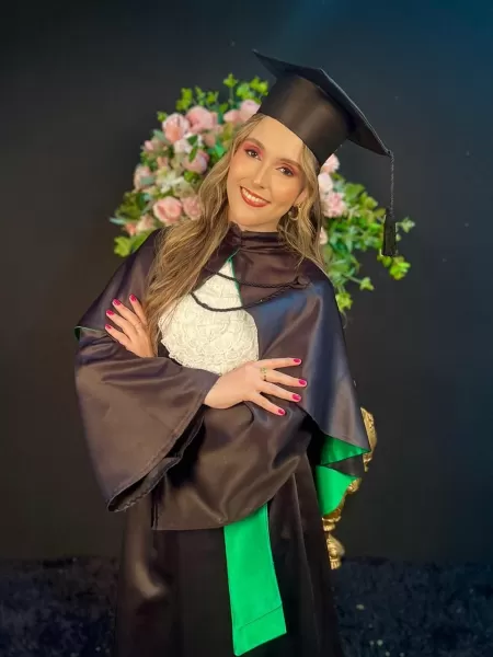 De Ourinhos à Alemanha: médica ourinhense conclui graduação em Medicina com experiência internacional