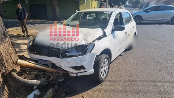 Vídeo: Duas pessoas ficam feridas em acidente entre moto e carro na Vila Mano em Ourinhos 