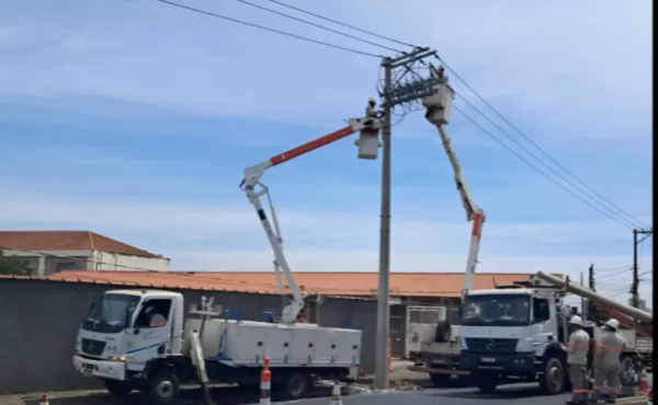 Acidentes com veículos provocaram 51 interrupções de energia na região de Ourinhos até agosto