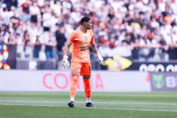 Goleiro de Santa Cruz do Rio Pardo estreia pelo Corinthians e vive dia inesquecível na Neo Química Arena