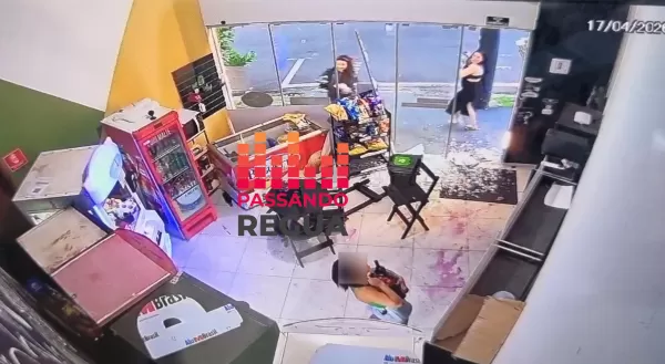 Confusão entre mulheres termina em quebra de porta e prejuízo em mercado autônomo de Ourinhos