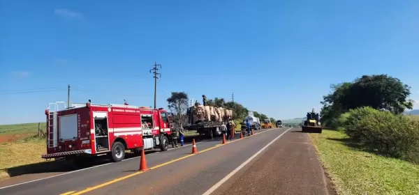 Incêndio em carreta interdita rodovia entre Taquarituba e Aleixos nesta quarta-feira