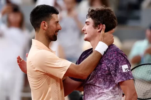 João Fonseca vence Djokovic de virada em Roland Garros e avança às oitavas de final