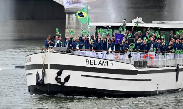 Mesmo com chuva, Paris vive empolgação com abertura olímpica