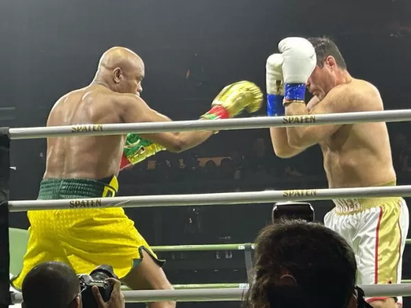 Anderson Silva e Chael Sonnen empatam em luta de exibição em São Paulo