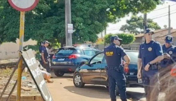 Condutora embriagada é presa pela Guarda Civil Municipal após invadir calçada em Ourinhos
